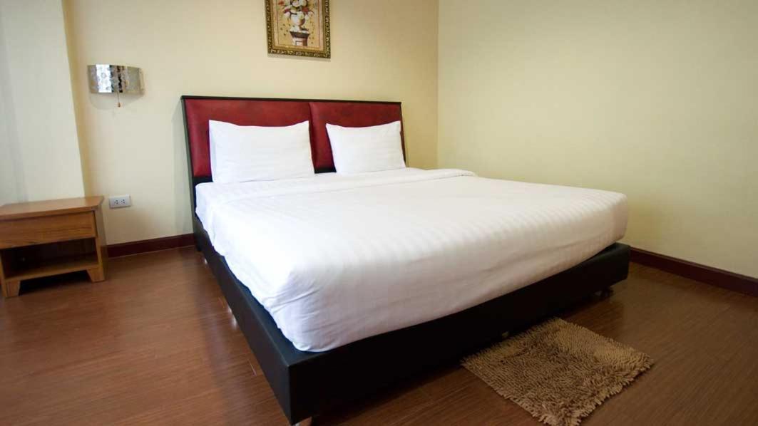 Bluebird Inn Паттая Екстер'єр фото