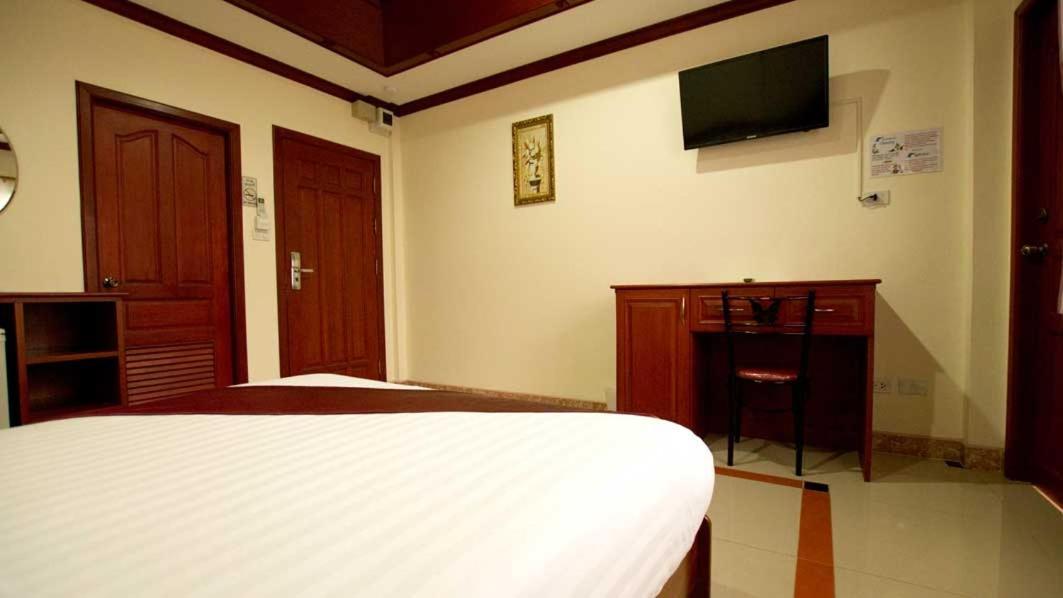 Bluebird Inn Паттая Екстер'єр фото
