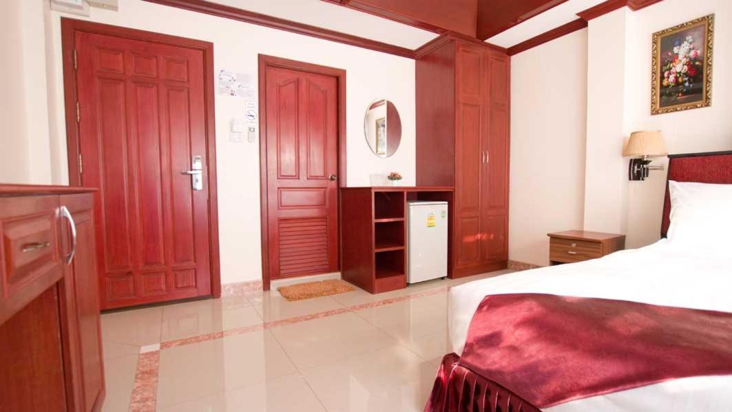 Bluebird Inn Паттая Екстер'єр фото