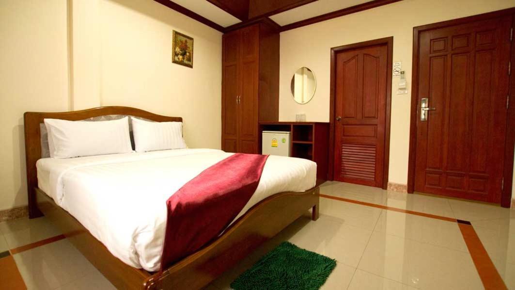Bluebird Inn Паттая Екстер'єр фото